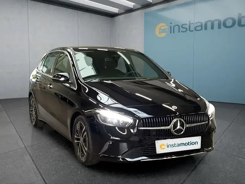 Gebraucht Mercedes B200 150 PS (110 kW) 2025 Schwarz Kleinwagen