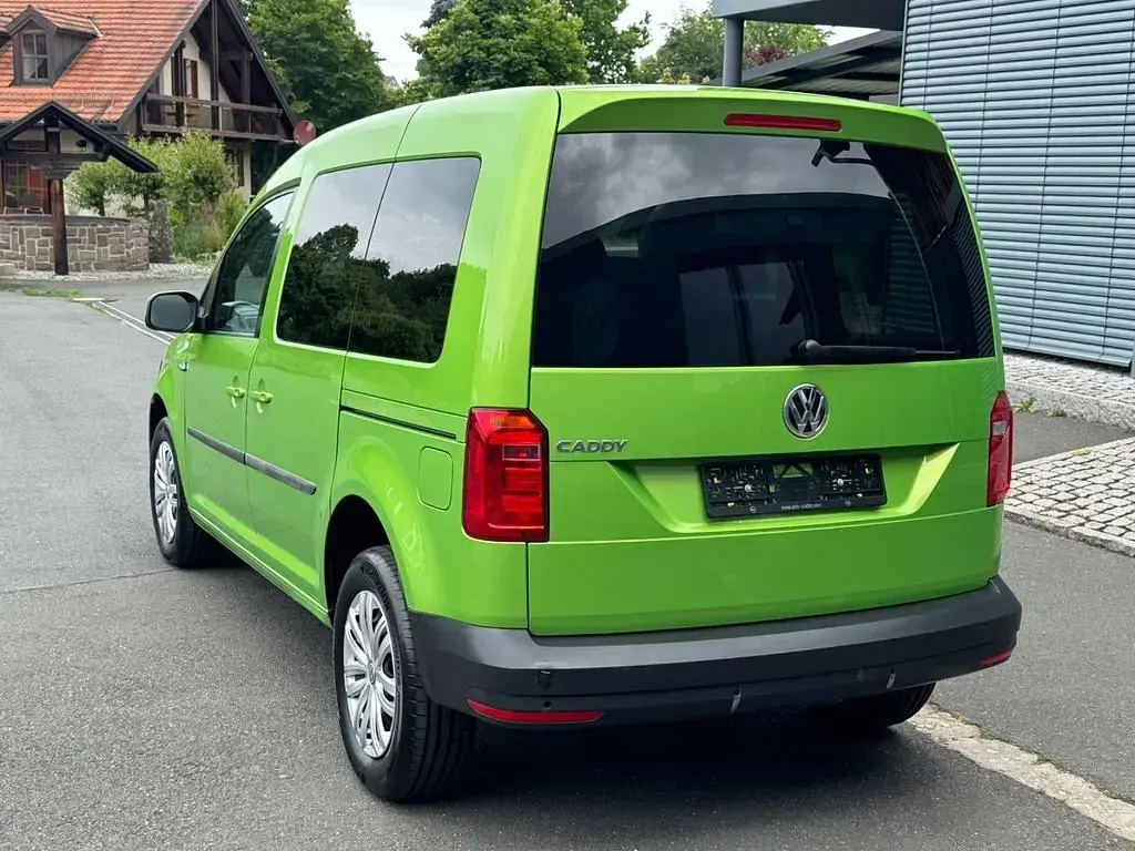 Gebraucht VW Caddy Trendline 122 PS (89 kW) 2016 Grün Van / Kleinbus