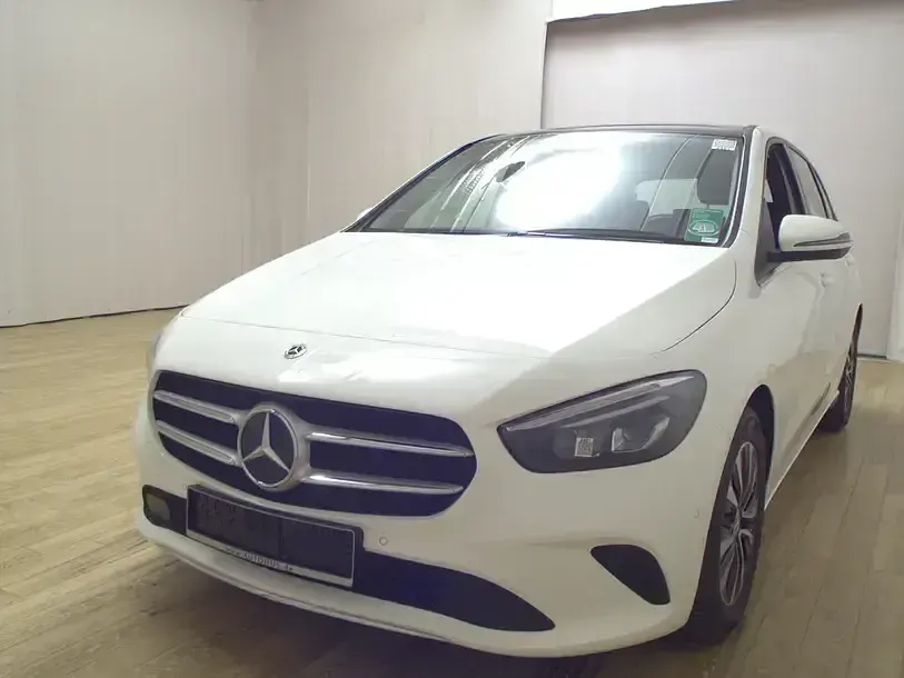 Gebraucht Mercedes B180 Style 116 PS (85 kW) 2022 Weiss Van / Kleinbus