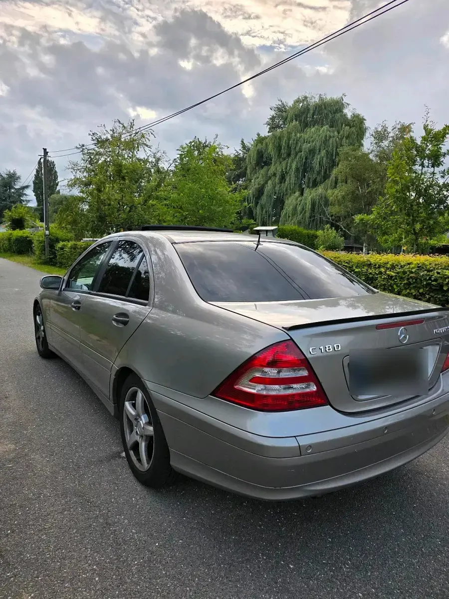 Gebraucht Mercedes C180 143 PS (105 kW) 2007 Silber Limousine