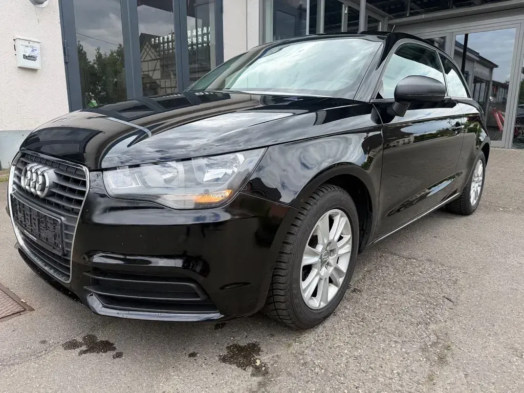 Używany Audi A1 Attraction 105 KM (77 kW) 2012 Czarny Hatchback