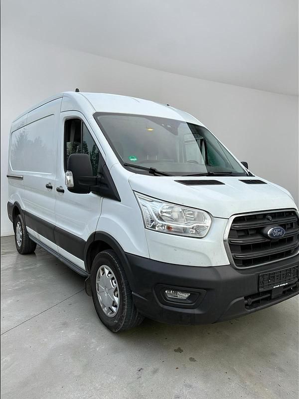 Gebraucht Ford Transit Trend 131 PS (96 kW) 2021 Weiß Van / Kleinbus