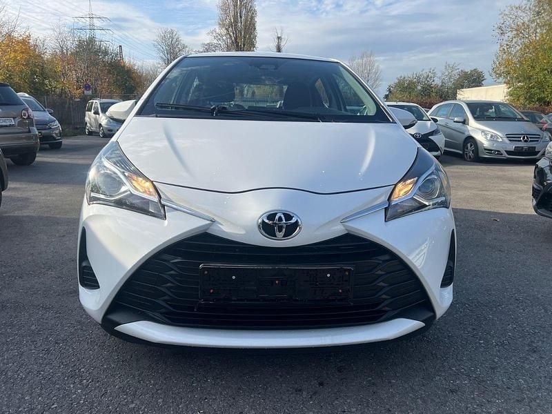 Weiß Gebraucht 2020 Toyota Yaris Kleinwagen | 7.999 € (Guter Preis) - Bild 1/4