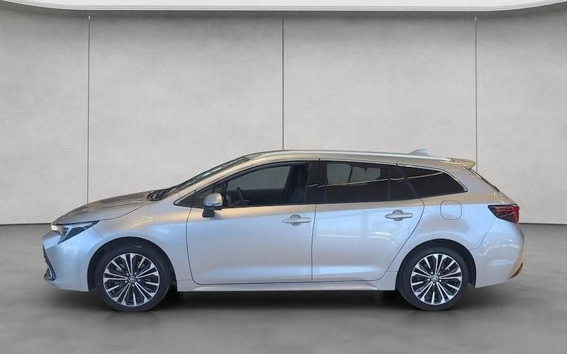 Neu Toyota Corolla Lounge 180 PS (132 kW) 2025 Cosmicsilber metallic Kombi