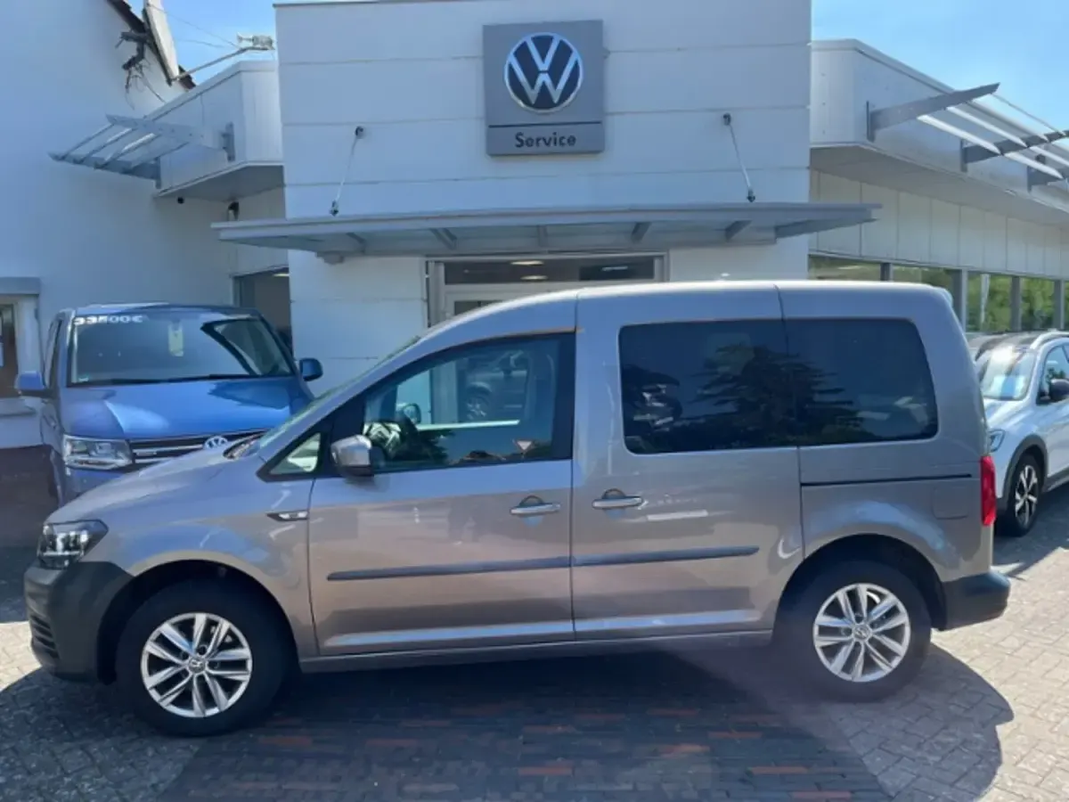 Gebraucht VW Caddy Trendline 102 PS (75 kW) 2019 Mojave beige metallic (metallic) Van / Kleinbus