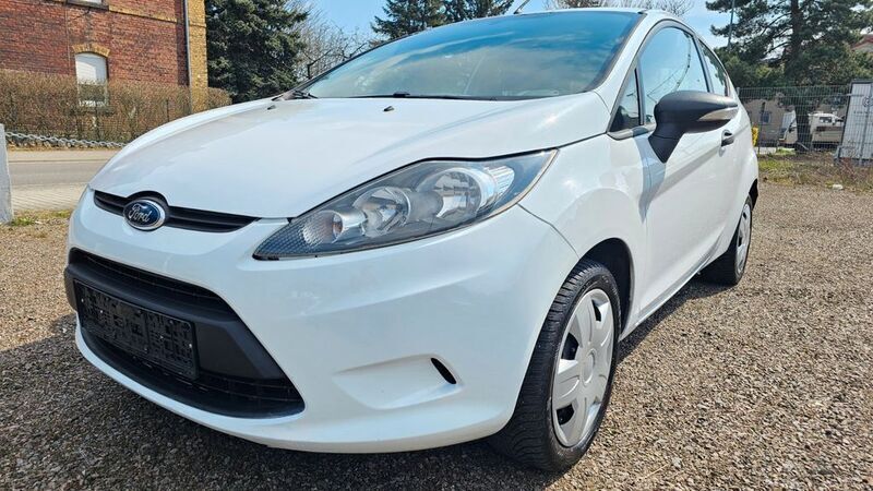 Weiß Gebraucht 2011 Ford Fiesta Kleinwagen | 1.799 € (Etwas zu teuer) - Bild 1/4