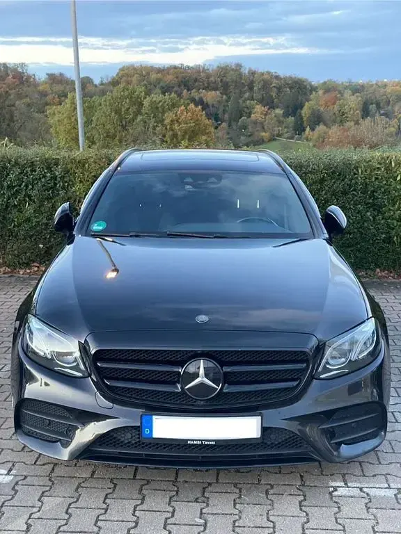 Second-hand Mercedes E250 AMG line 211 CP (155 kW) 2017 Negru Berlinǎ