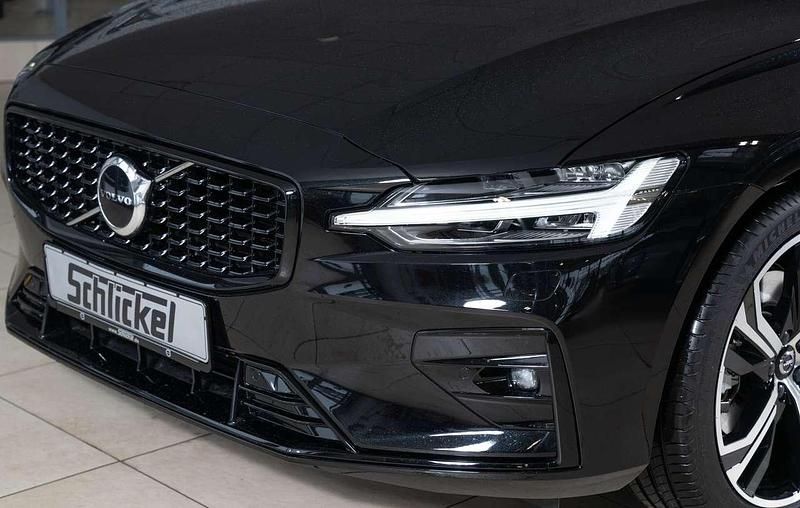 Gebraucht Volvo V60 Plus 197 PS (144 kW) 2024 Onyx black Kombi