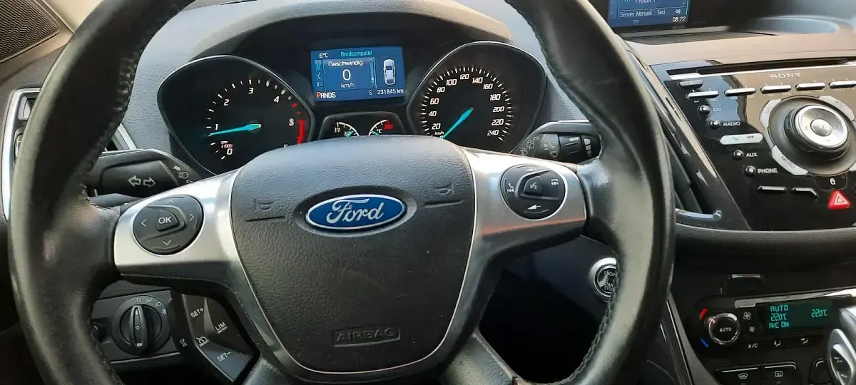 Gebraucht Ford Kuga Titanium 163 PS (119 kW) 2014 Schwarz SUV