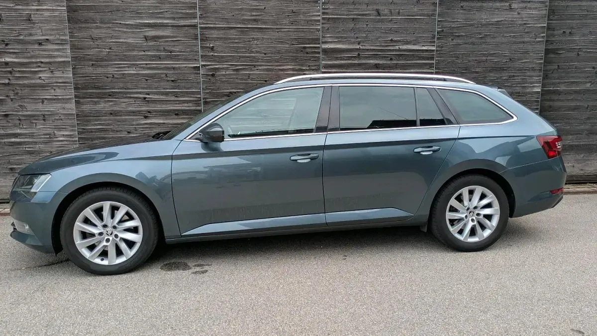 Gebraucht Skoda Superb Style 190 PS (139 kW) 2016 Grau Kombi