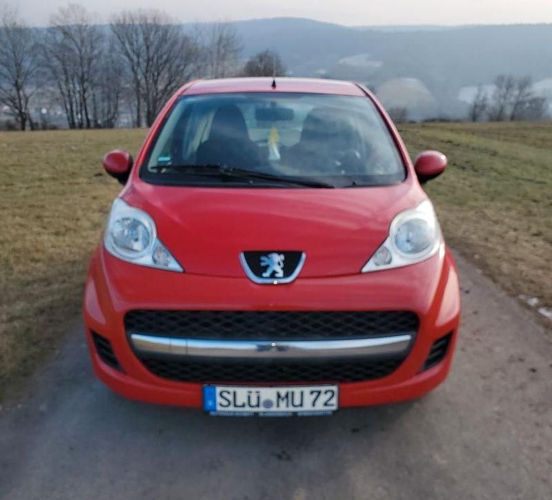 Gebraucht Peugeot 107 Active 68 PS (50 kW) 2012 Rot Kleinwagen