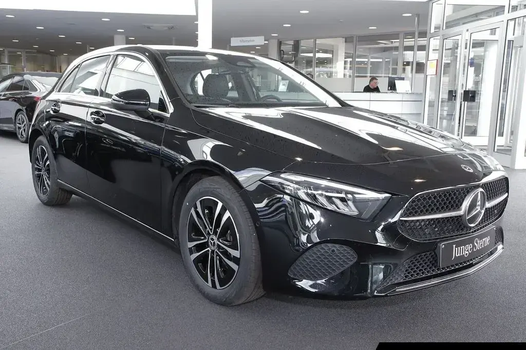 Gebraucht Mercedes A180 Progressive 136 PS (100 kW) 2025 Schwarz Limousine
