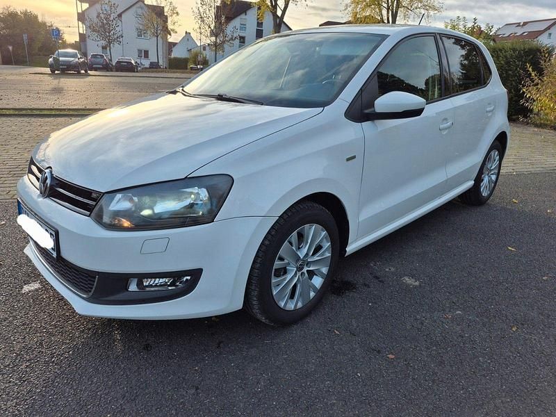 Weiß Gebraucht 2013 VW Polo Life Kleinwagen | 5.200 € (Fairer Preis) - Bild 1/4