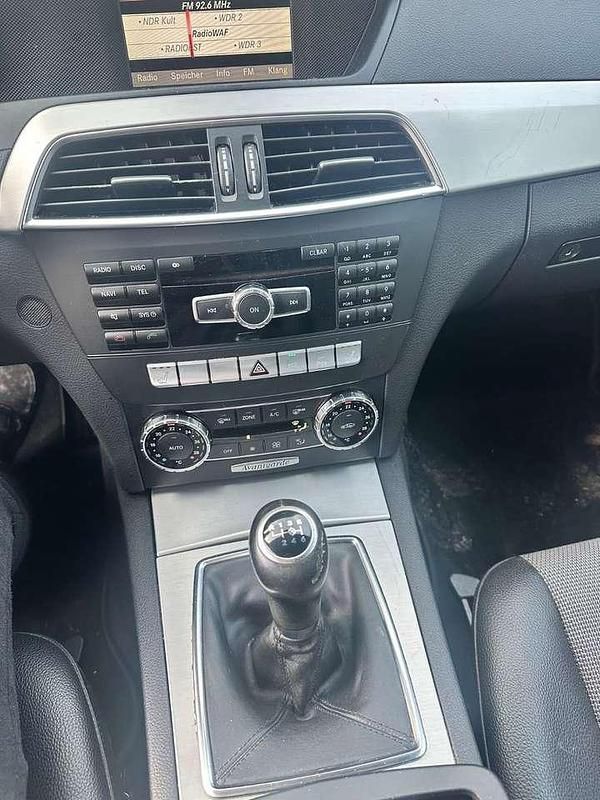 Gebraucht Mercedes C200 Avantgarde 136 PS (100 kW) 2012 Schwarz Kombi