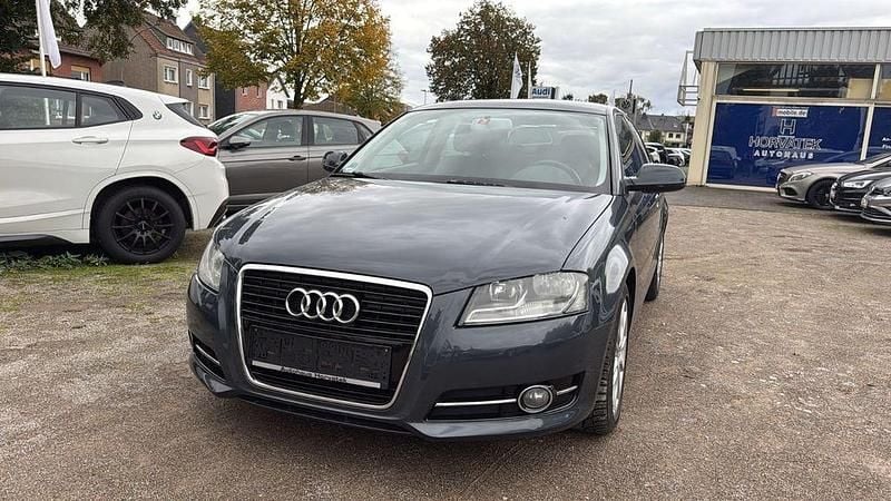 Grau Gebraucht 2011 Audi A3 Ambition Limousine | 6.400 € (Fairer Preis) - Bild 1/4