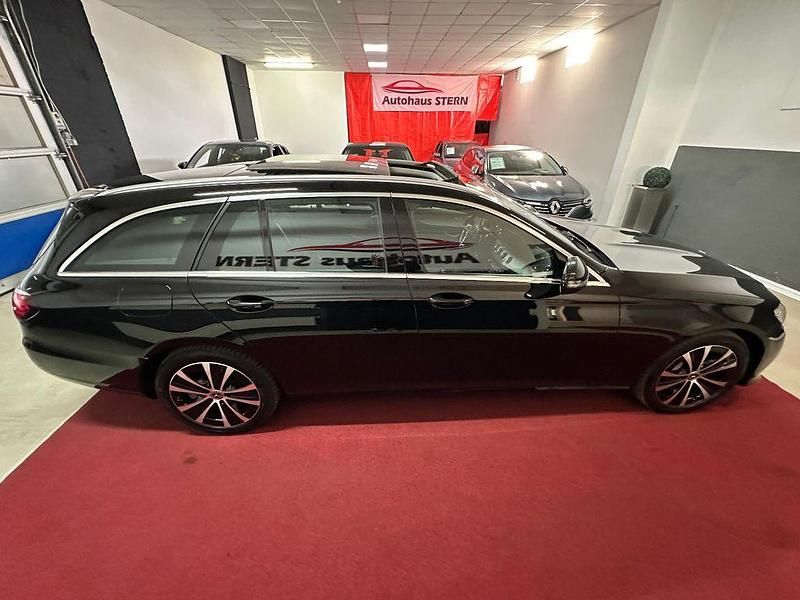Second-hand Mercedes E300 194 CP (142 kW) 2021 Negru Berlinǎ