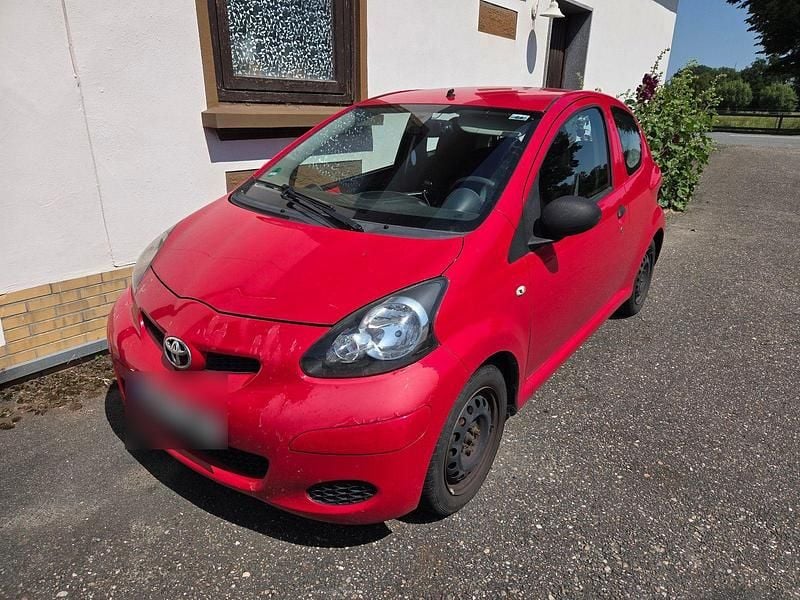 Rot Gebraucht 2009 Toyota Aygo Kleinwagen | 999 € (Superpreis) - Bild 1/4