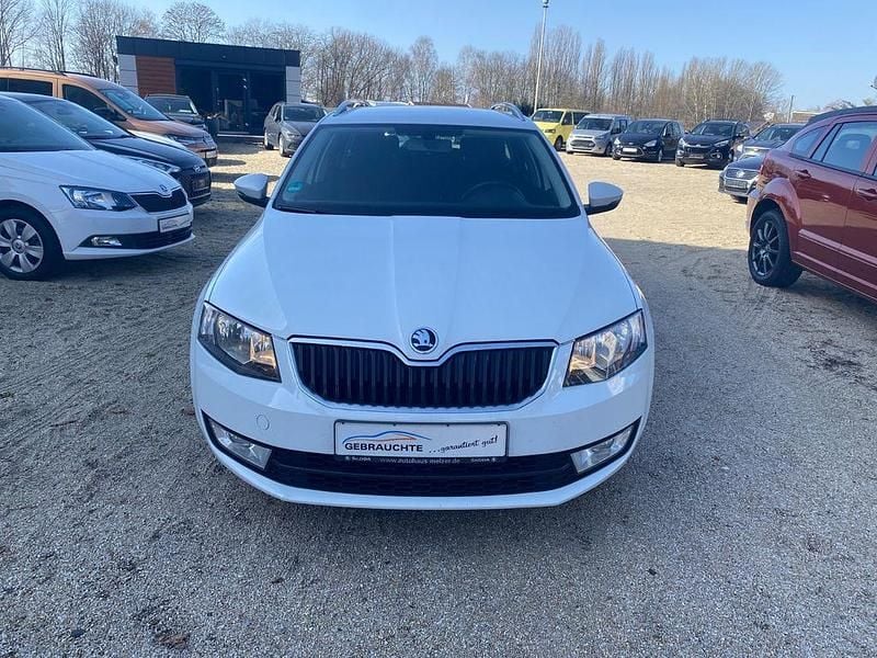 Gebraucht Skoda Octavia Ambition 105 PS (77 kW) 2015 Weiß Kleinwagen