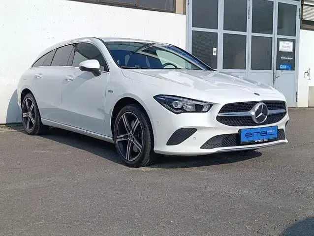 Gebraucht Mercedes CLA250e Progressive 160 PS (117 kW) 2020 Weiß (polarweiss) Coupé