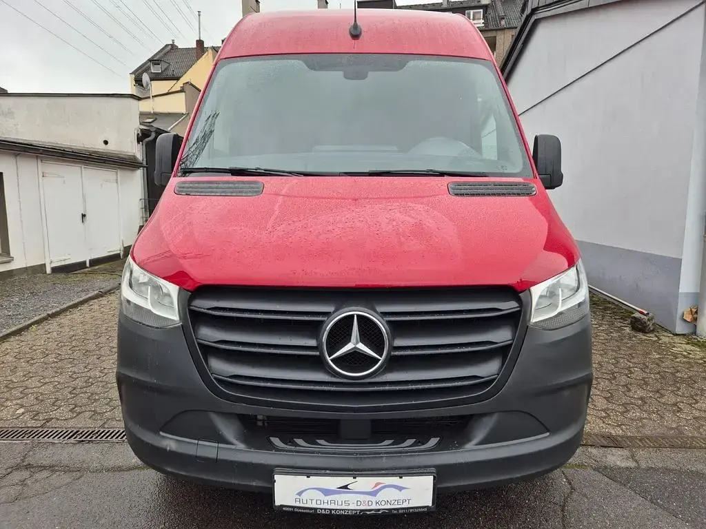Używany Mercedes Sprinter 150 KM (110 kW) 2021 Czerwony Van