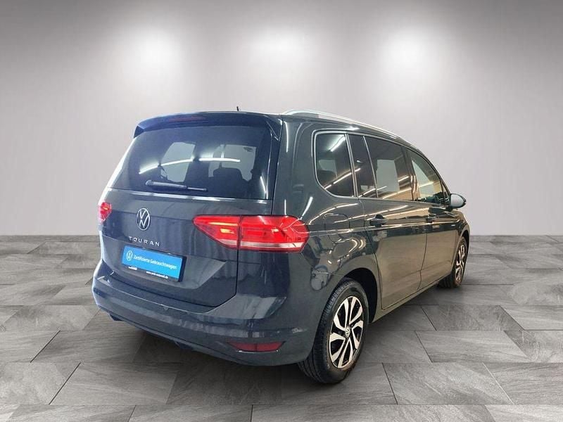 Gebraucht VW Touran Active 150 PS (110 kW) 2022 Grau Van / Kleinbus