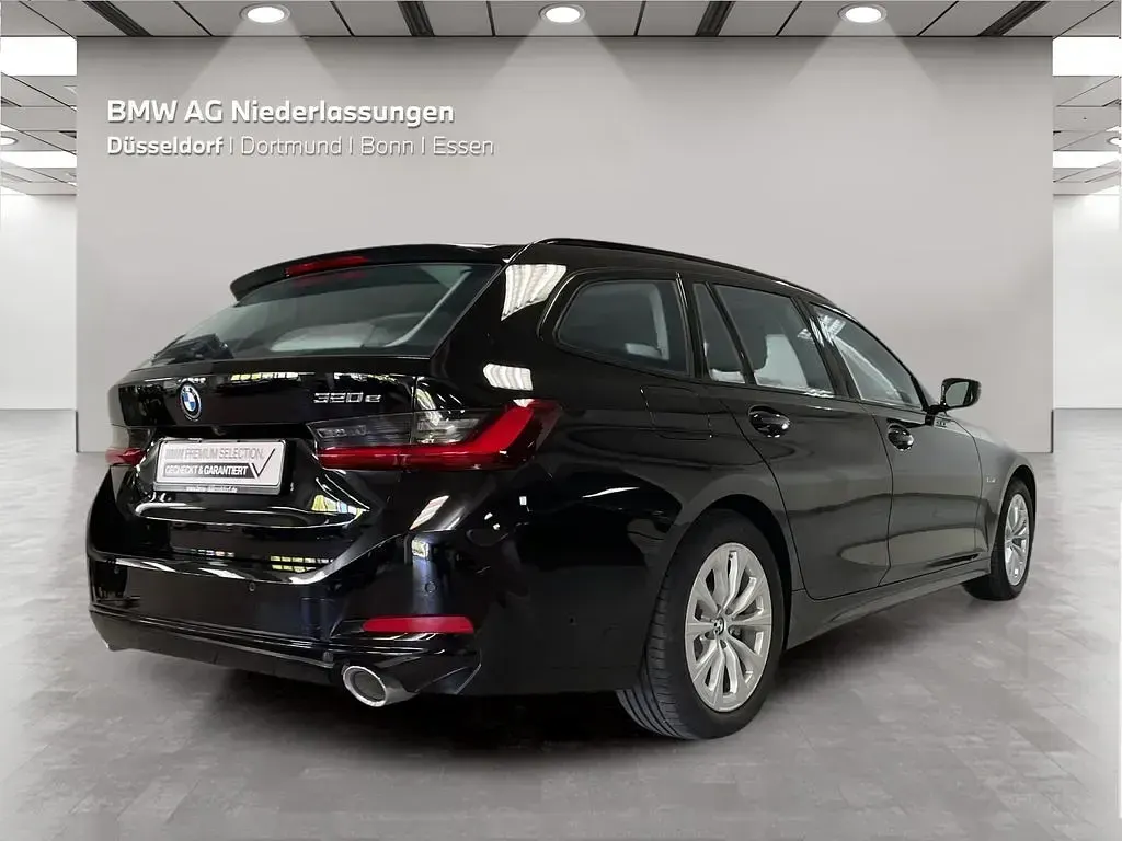 Gebraucht BMW 320e M Sport 204 PS (150 kW) 2022 Schwarz Kombi