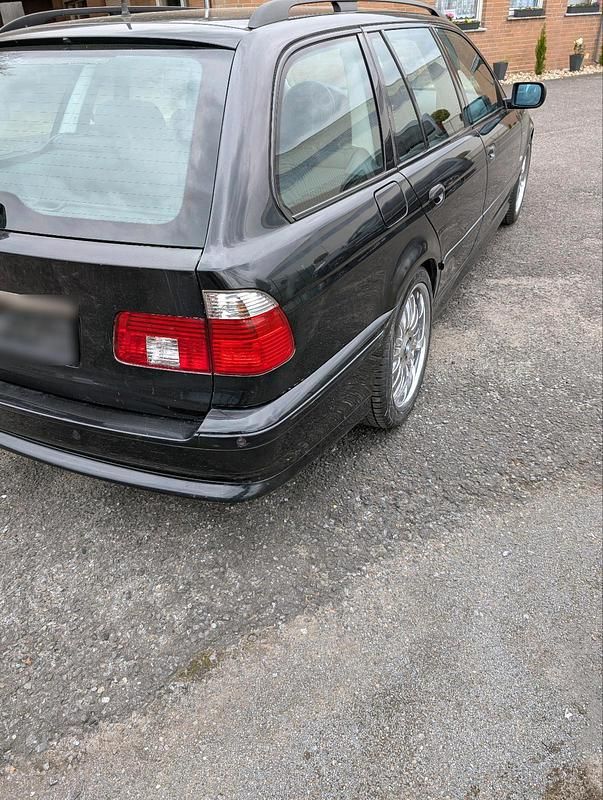 Gebraucht BMW 525 192 PS (141 kW) 2002 Schwarz Kombi