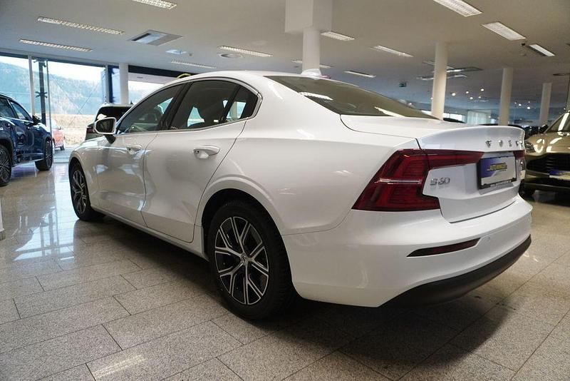 Gebraucht Volvo S60 Core 197 PS (144 kW) 2023 Weiß Limousine