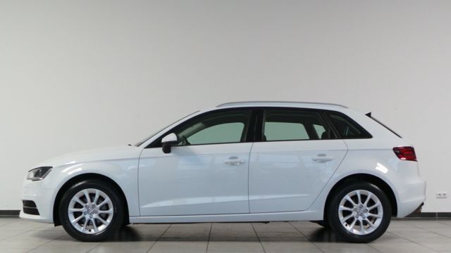 Gebraucht Audi A3 Sportback Attraction 150 PS (110 kW) 2014 Weiß metallic Kleinwagen