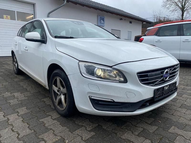 Gebraucht Volvo V60 Business Edition 190 PS (139 kW) 2016 Weiß Kombi