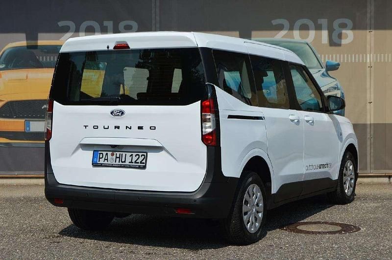 Gebraucht Ford Tourneo Courier Trend 125 PS (91 kW) 2025 Weiß Van / Kleinbus