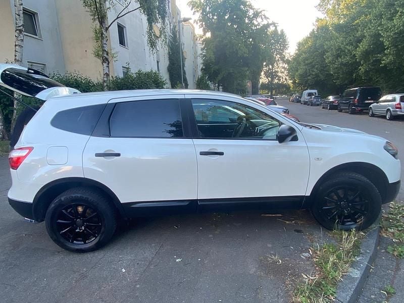Weiß Gebraucht 2013 Nissan Qashqai +2 SUV | 6.100 € (Fairer Preis) - Bild 1/4