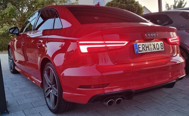 Rot Gebraucht 2017 Audi A3 S-Line Limousine | 20.995 € (Fairer Preis) - Bild 1/4