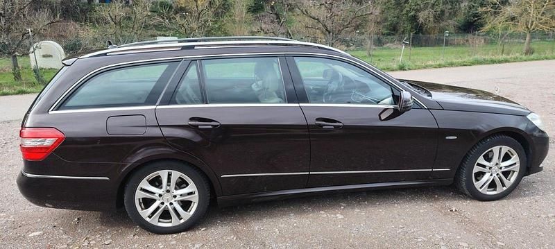 Gebraucht Mercedes E220 Avantgarde 170 PS (125 kW) 2010 Braun Kombi