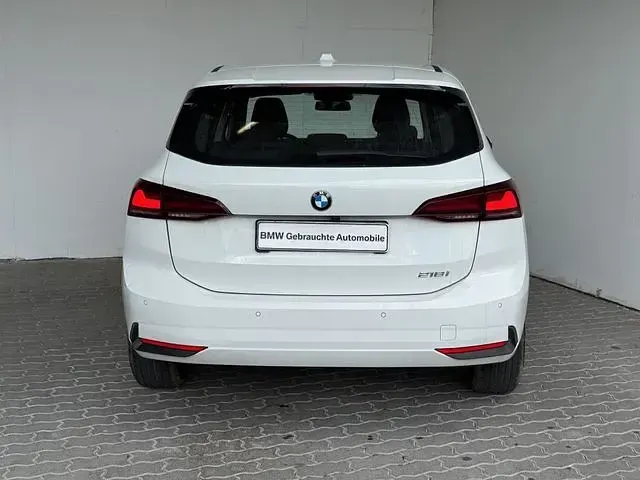 Gebraucht BMW 218 Active Tourer 136 PS (100 kW) 2023 Weiß Van / Kleinbus