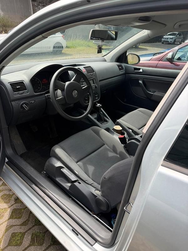 Second-hand VW Golf 2003 Argintiu Coupe