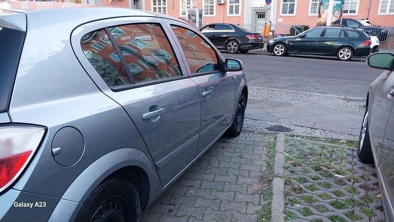 Gebraucht Opel Astra Edition 90 PS (66 kW) 2005 Silber Limousine