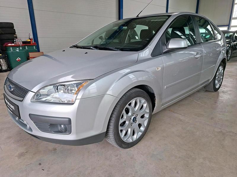Gebraucht Ford Focus Ghia 102 PS (75 kW) 2005 Silber Kleinwagen