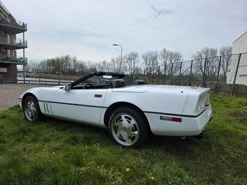 Używany Chevrolet Corvette 306 KM (225 kW) 1989 Biały Kabriolet