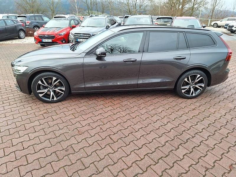 Gebraucht Volvo V60 Plus 197 PS (144 kW) 2023 Particular grey Kombi