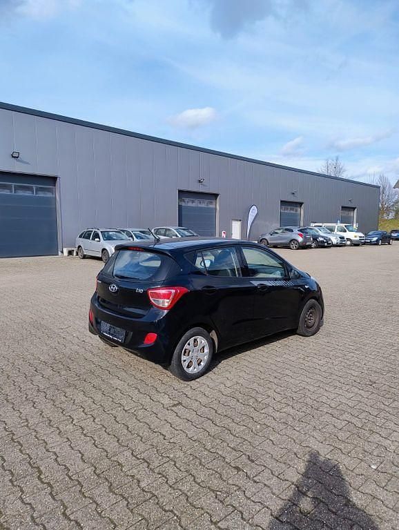 Gebraucht Hyundai i10 67 PS (49 kW) 2014 Schwarz Kleinwagen