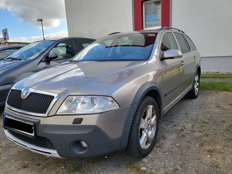Silber Gebraucht 2008 Skoda Octavia Ambiente Kombi | 1.800 € (Guter Preis) - Bild 1/4