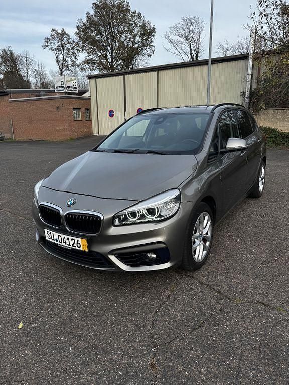 Grau Gebraucht 2015 BMW 218 Active Tourer Sport Line Van / Kleinbus | 9.900 € (Guter Preis) - Bild 1/4