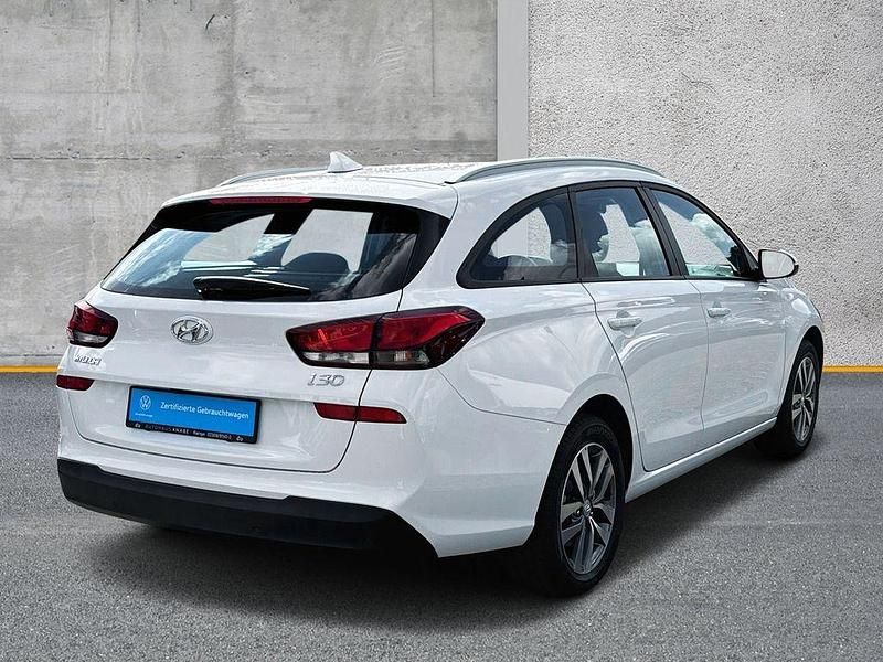 Gebraucht Hyundai i30 Trend 99 PS (72 kW) 2019 Außenfarbe: Kombi