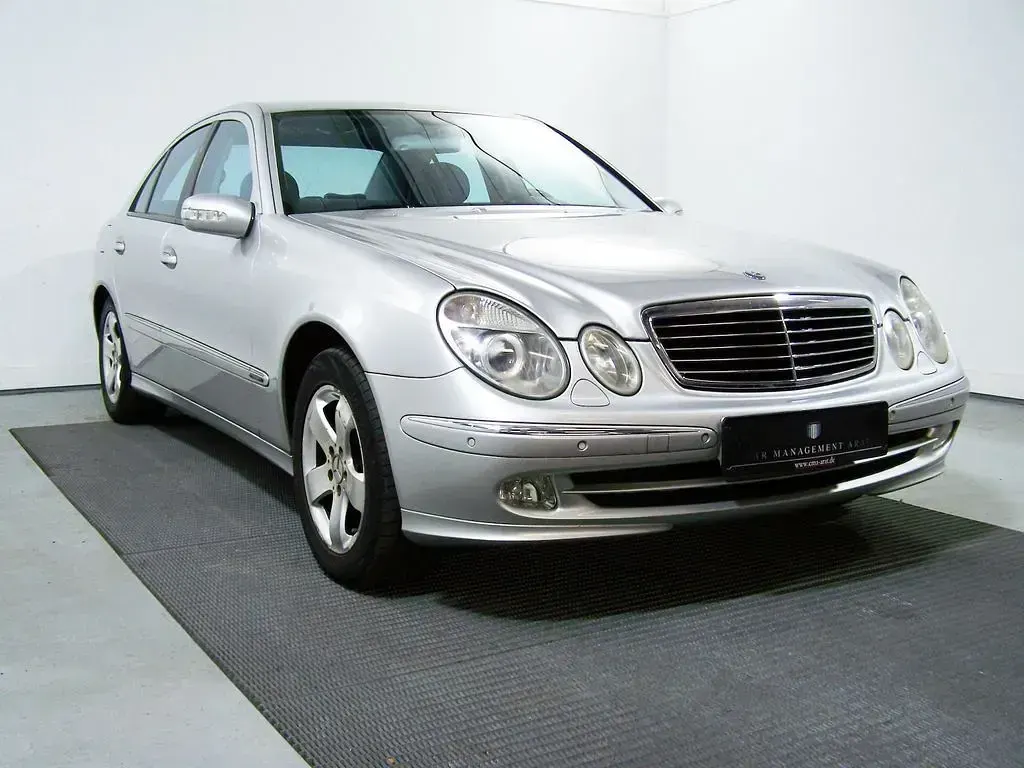 Gebraucht Mercedes E240 Avantgarde 177 PS (130 kW) 2002 Silber Limousine