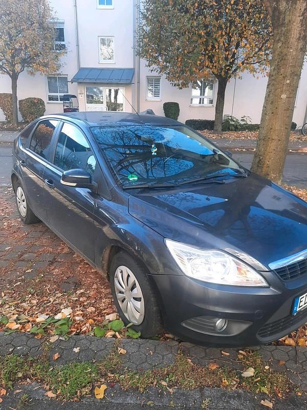Grau Gebraucht 2011 Ford Focus Limousine | 2.500 € (Superpreis) - Bild 1/4
