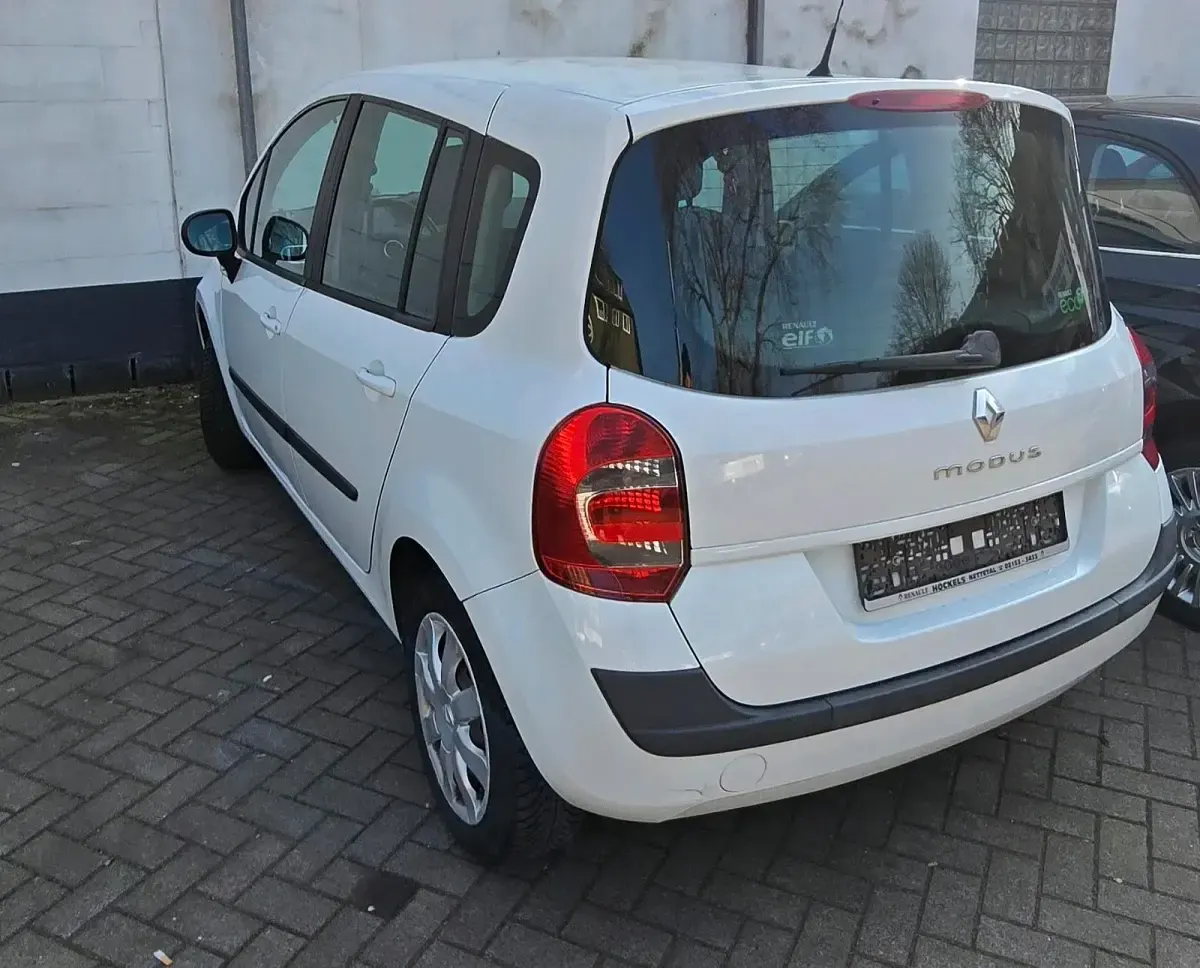 Używany Renault Modus 88 KM (64 kW) 2011 Biały Minivan