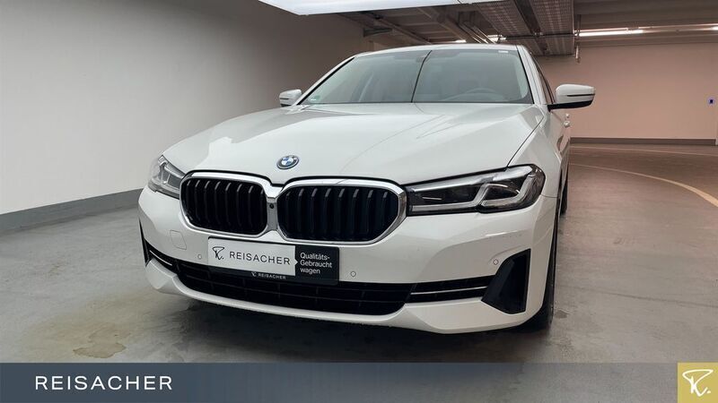Alpinweiss Gebraucht 2022 BMW 530e Sport Line Kombi | 32.349 € (Superpreis) - Bild 1/4