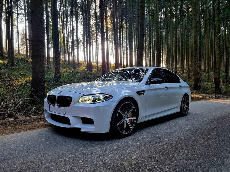 Weiß Gebraucht 2017 BMW M5 Competition Edition Limousine | 64.900 € - Bild 1/4