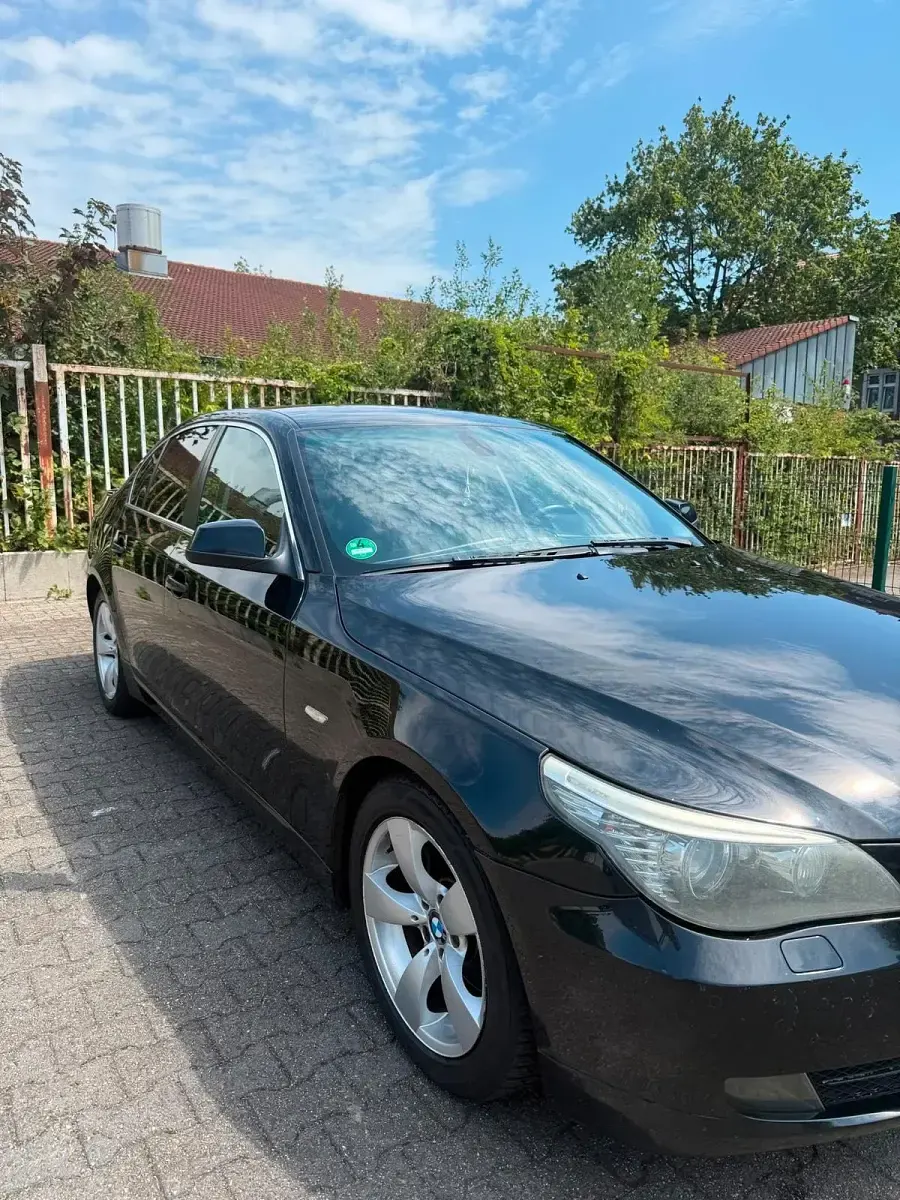 Gebraucht BMW 520 163 PS (119 kW) 2010 Schwarz Limousine